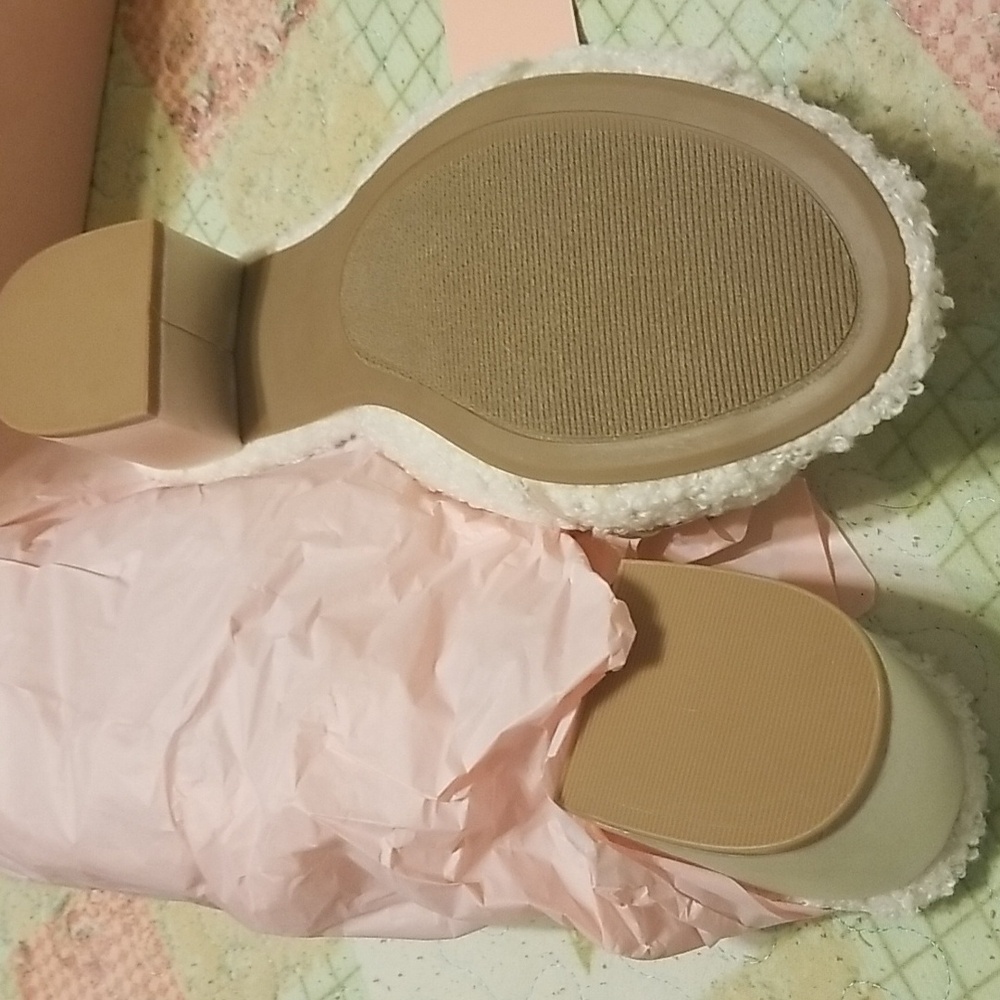Sandals - Picture 3 of 4
